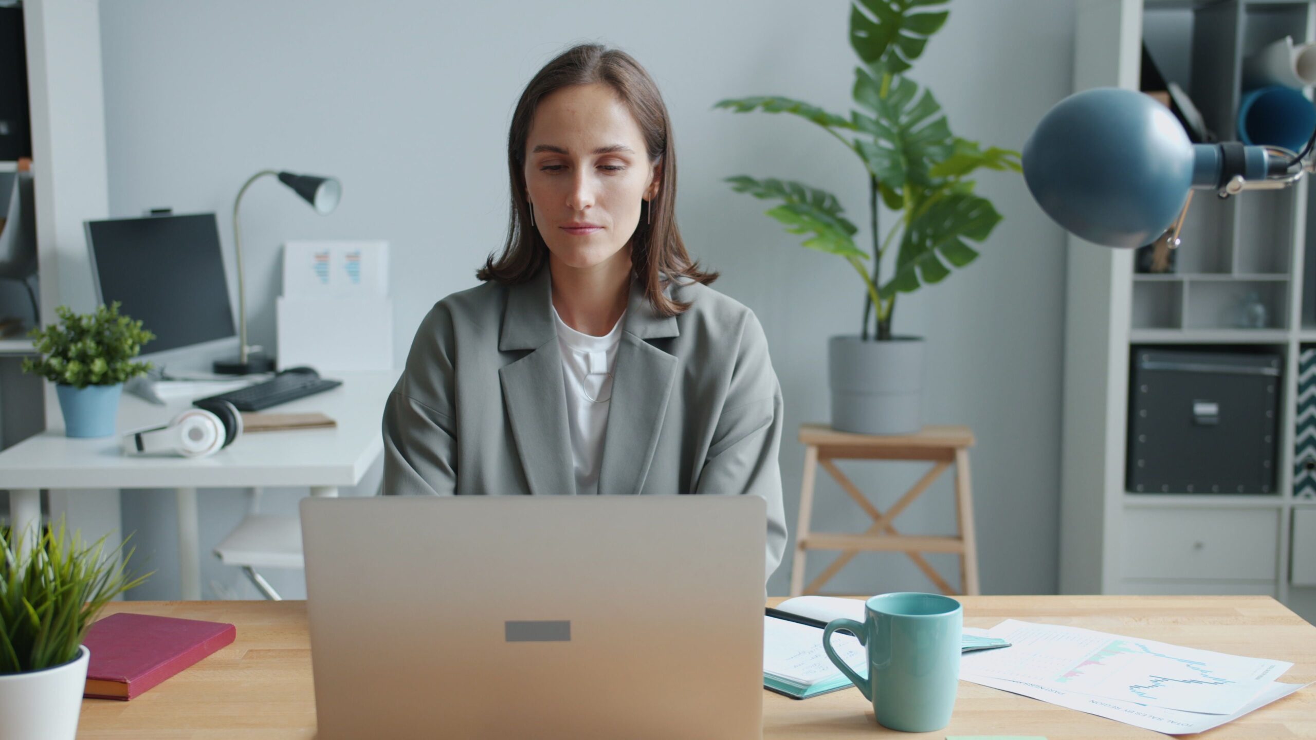 8 Habits You Didn’t Realize Are Signs of High-Functioning Anxiety